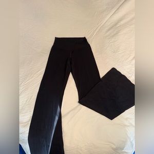 Black aerie offline flared yoga pants. Size Large